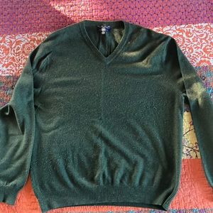Men’s Large club room 100% cashmere v neck sweater